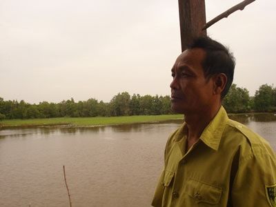 anh Trịnh Văn Khôi bảo vệ Tràm Chim Tam Nông