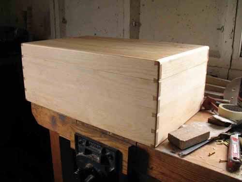 woodenbox1.jpg