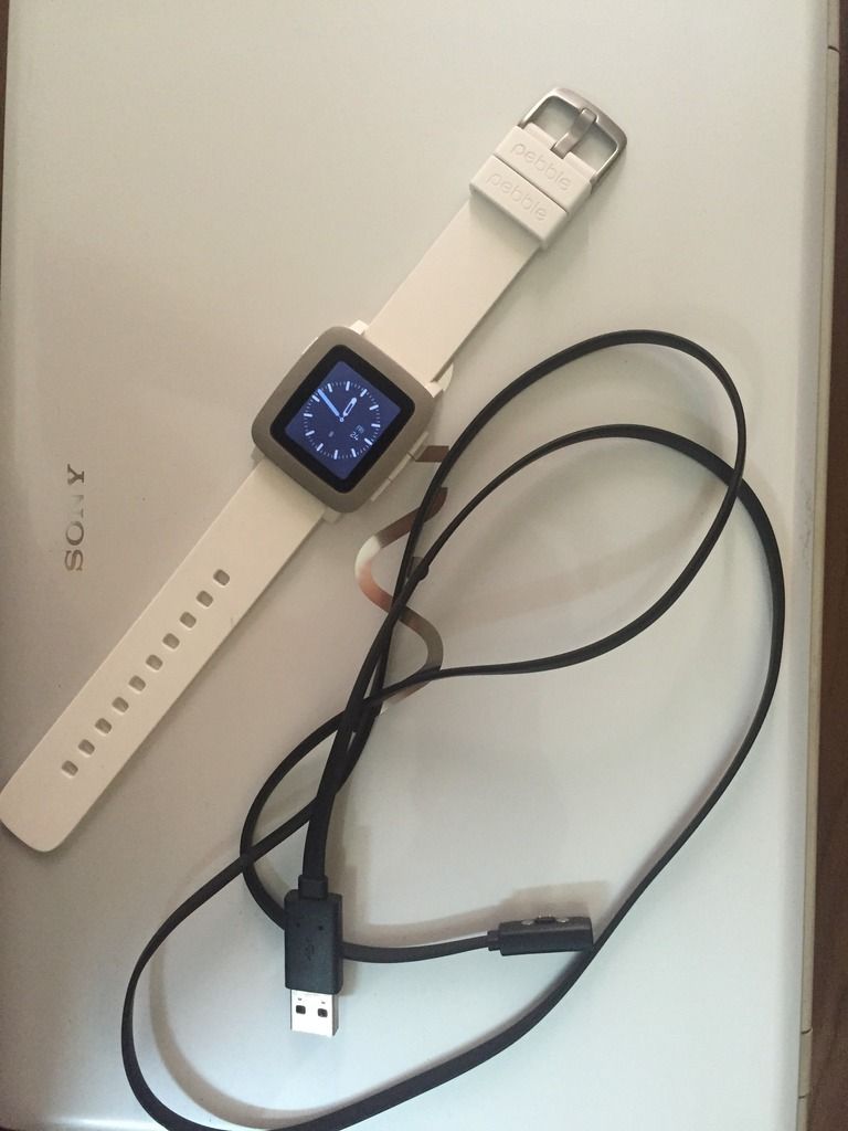 Đồng hồ pebble time white cần ra đi!