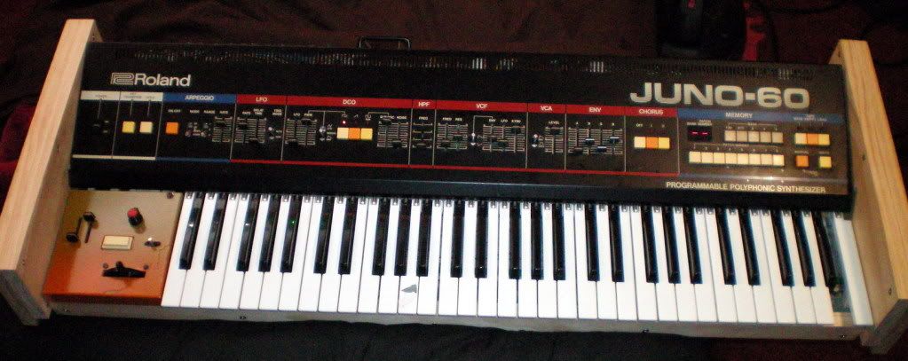 http://i288.photobucket.com/albums/ll176/blue_lantern320/STUFF%20I%20OWN/ROLAND_JUNO-60.jpg