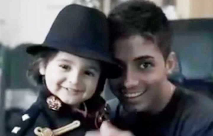 Imagem do bailarino Omer (à direita), suposto filho de Michael Jackson Imagem do bailarino Omer (à direita), suposto filho de Michael Jackson