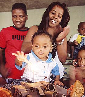 Familia fez festa em Sete lagoas para comemorar recuperação do bebê