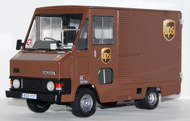 ToyotaHiAceUPSDeliveryTruck3_zps93617ac9