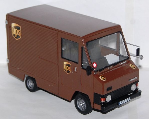 ToyotaHiAceUPSDeliveryTruck7_zps3a301369
