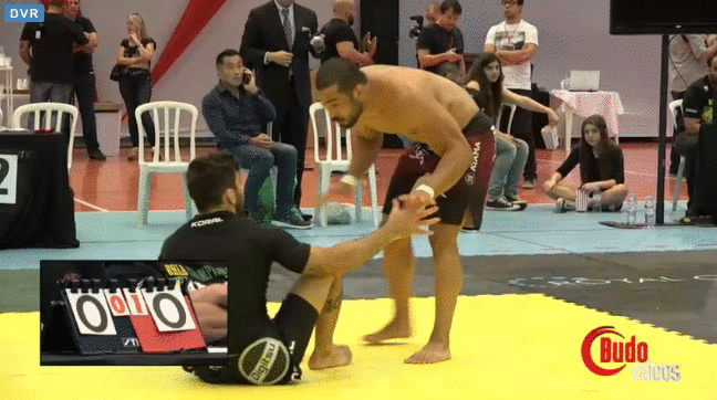 O armlock voador do campeão Davi Ramos