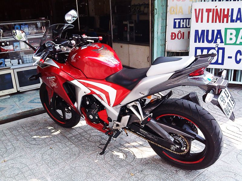 bán chiếc Moto Honda CBR 250R 2011, màu đỏ bạc, nhập khẩu HQCN, 12x tr