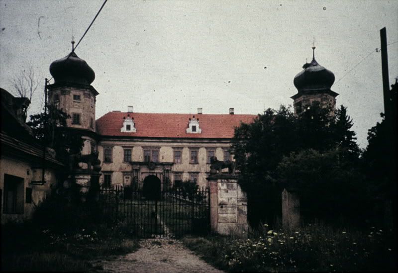 Lazovsky zamek (stav v lete roku 1987)