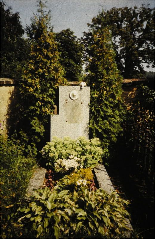 hrob Marie Wagnerove-Cerne (stav v lete roku 1987)